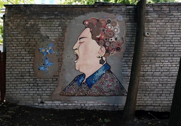 Łódź. Wyjątkowy mural przy Pomorskiej w Łodzi. To manifest na rzecz osób z zaburzeniami poznawczymi