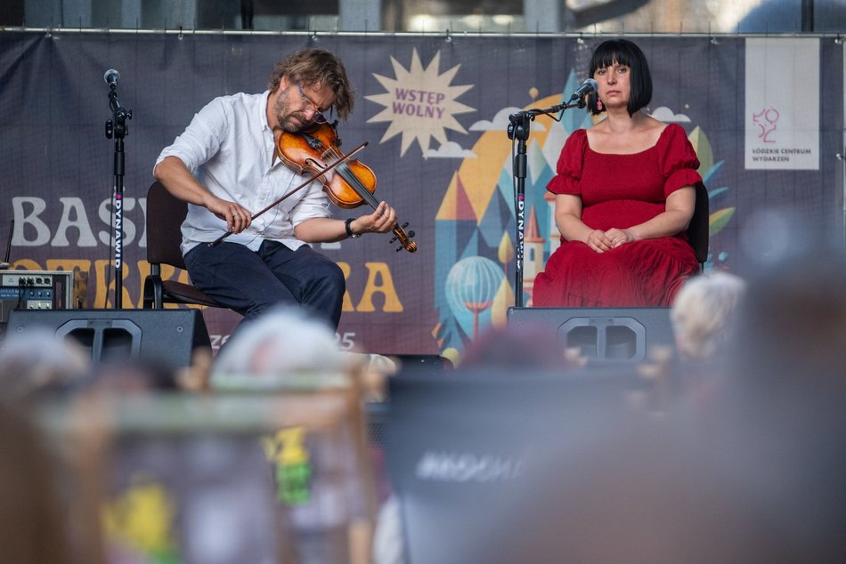 Łódź. Sobotnie Brzmienia na Piotrkowskiej w Łodzi. Klimatyczny początek wieczoru w Pasażu Róży