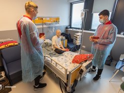 Łódź. Wsparcie w najważniejszym meczu. Piłkarze Widzewa Łódź z wizytą u chorych dzieci