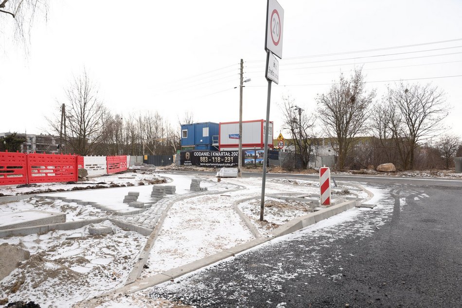 Łódź. Nowy asfalt na Zakładowej w Łodzi. Remont ważnej ulicy na Olechowie bliżej finiszu