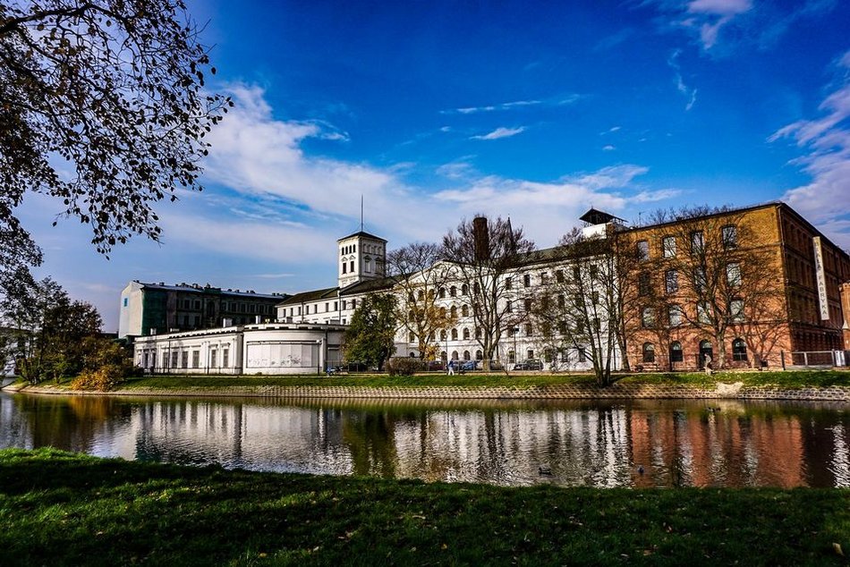 Łódź. Po Centralnym Muzeum Włókiennictwa oprowadzi Cię... AI!