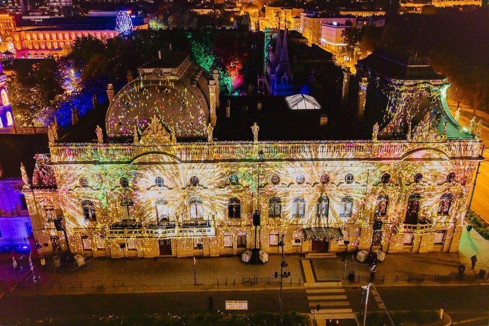 Łódź. Po prostu magia! Pałac Poznańskich zachwyca na Light Move Festival 2025