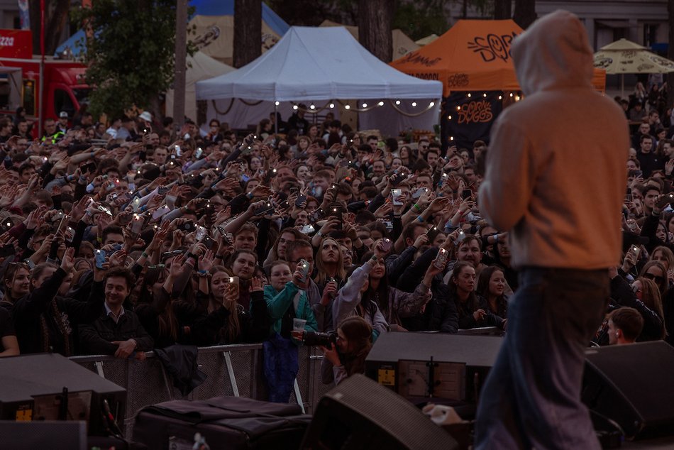 Łódź. Juwenalia 2025 w Łodzi. Tymek i Happysad zagrali na Lumumbowie!