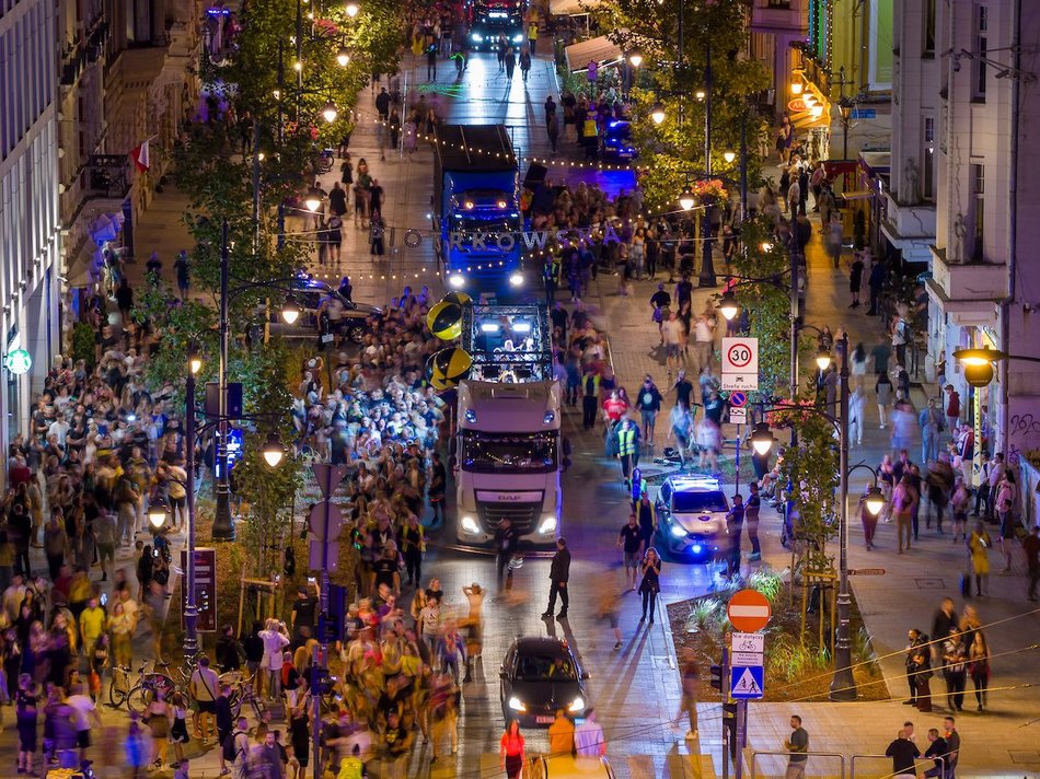 Łódź. To dopiero widok! Największy pochód w historii Parady Wolności w Łodzi z lotu ptaka!