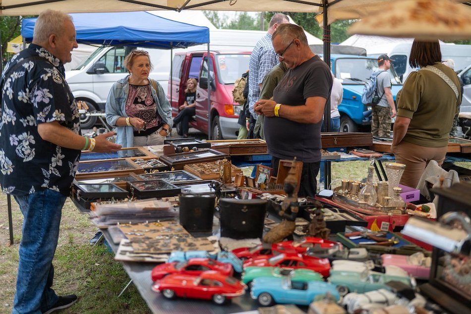 Łódź. Moto Weteran Bazar w Łodzi. Prawdziwy raj dla kolekcjonerów zabytkowych pojazdów