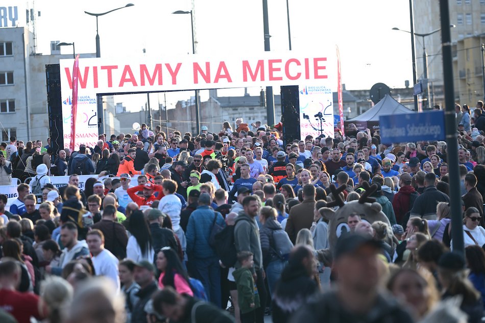 Łódź. Bieg Ulicą Piotrkowską Rossmann Run 2025 wystartował! Walka o życiowe rekordy