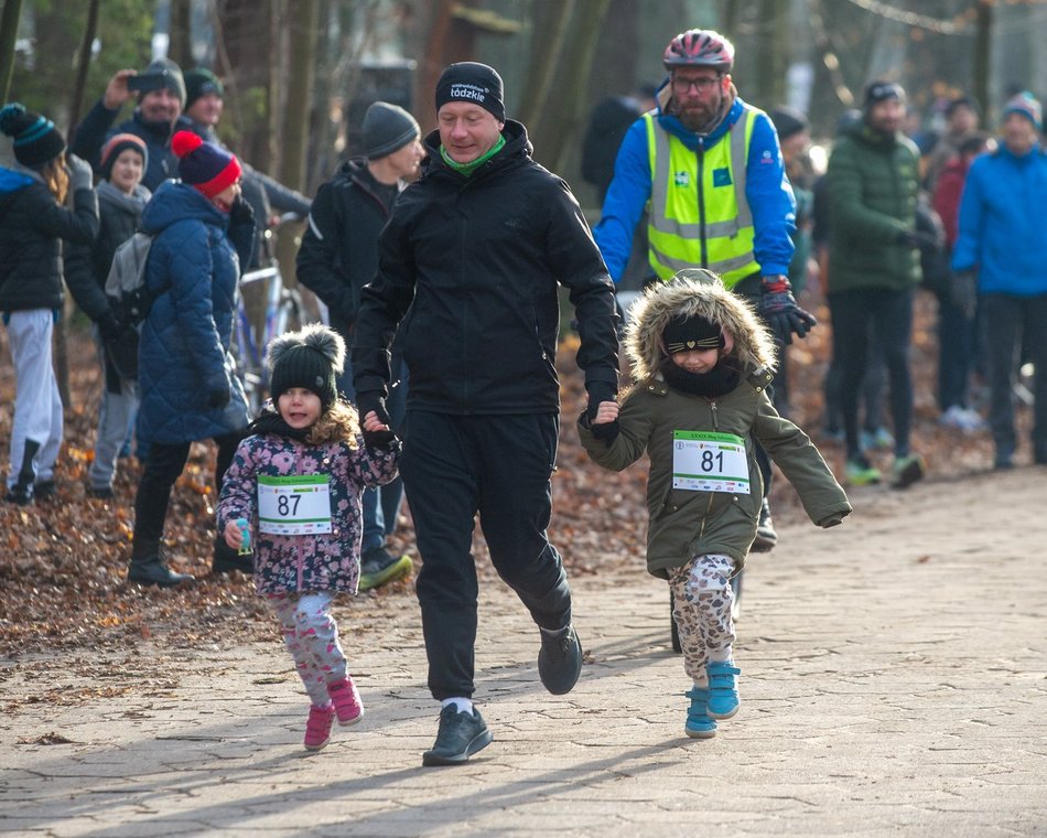 biegacze w lesie