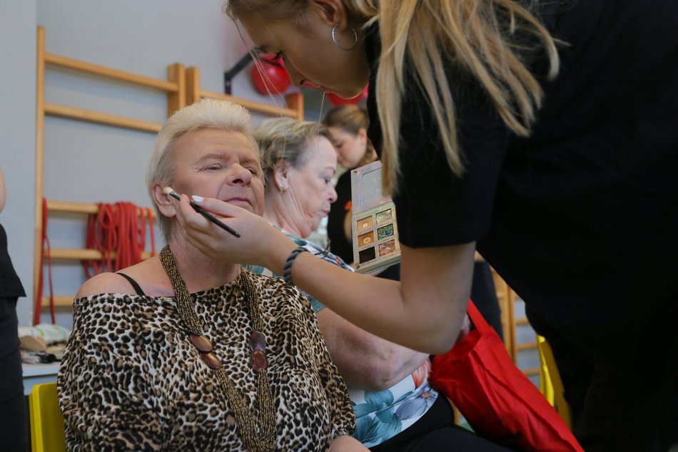 Jak dbać o wygląd po 60. roku życia? To proste! Weź przykład z łódzkich seniorek!