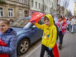 Uczniowie Szkoły Podstawowej nr 70 sprzątają Łódź