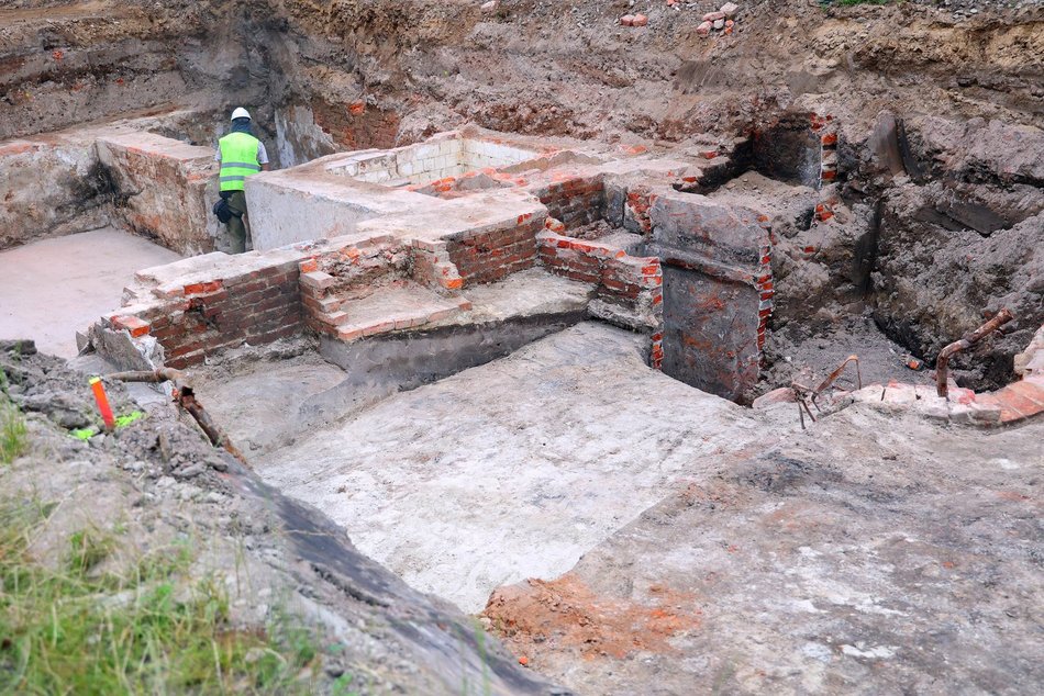 Łódź. Odkryto fundamenty Starego Miasta! Niezwykłe znalezisko podczas remontu krańcówki MPK Łódź