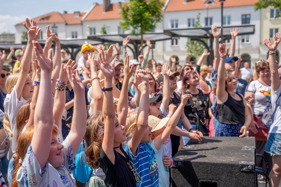 Łódź. Miejski Dzień Dziecka 2025 w Łodzi. Majka Jeżowska, dmuchańce i pokazy [ZDJĘCIA]