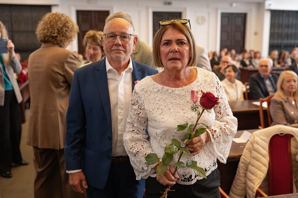 Łódź. Medale za długoletnie pożycie małżeńskie. Rekordziści świętują 63-lecie!