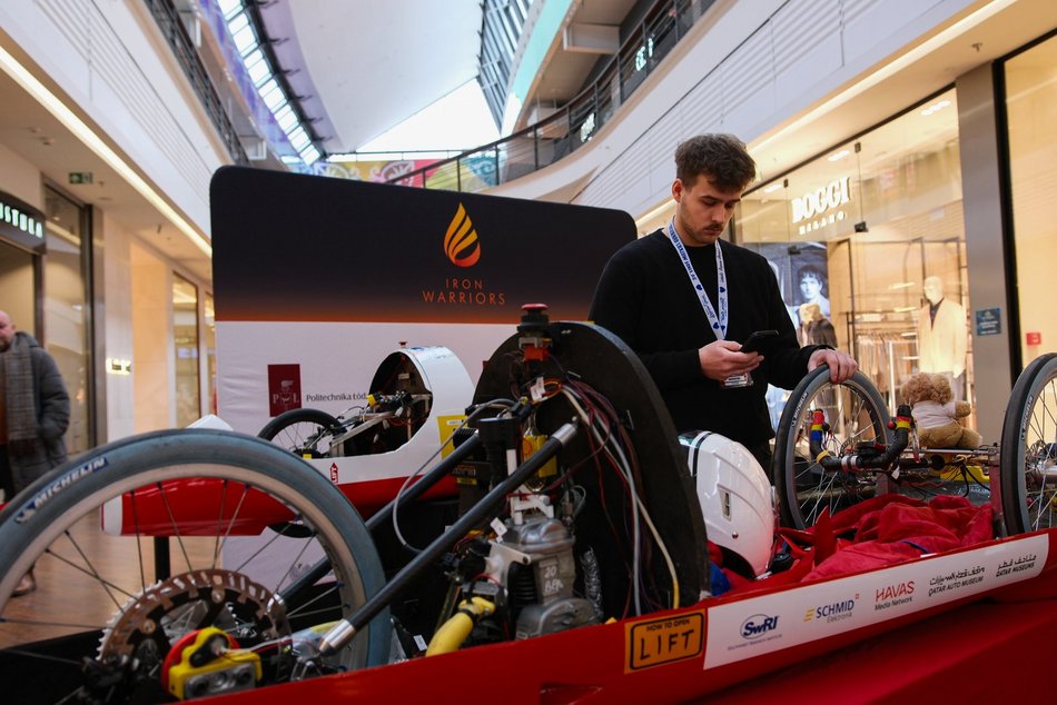 Łódź. WOŚP 2026 w Łodzi wystartował w Manufakturze! Zobacz te wspaniałe motocykle i bolidy