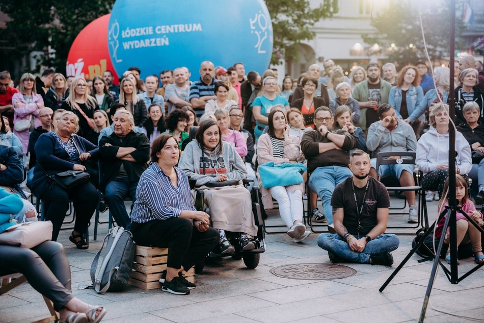 Stand-up w pasażu Schillera
