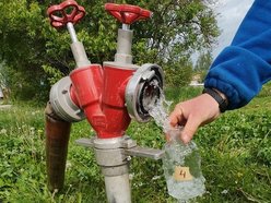 Nocne czyszczenie wodociągów na Janowie i Olechowie w Łodzi