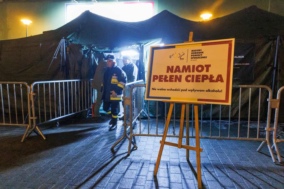 Łódź. Namiot Pełen Ciepła