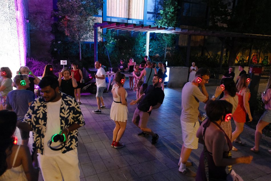 Łódź. Wakacje na Piotrkowskiej 2026 w Łodzi. Silent disco opanowało centrum!