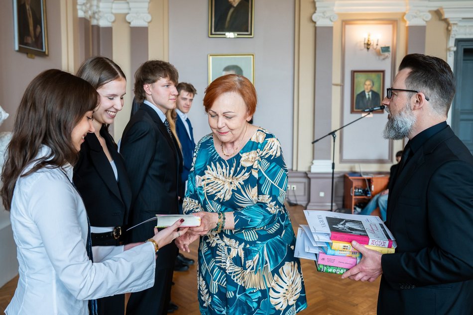 Łódź. Zakończenie roku szkolnego w III Liceum Ogólnokształcącym w Łodzi