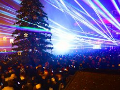 pokaz laserów w centrum handlowym