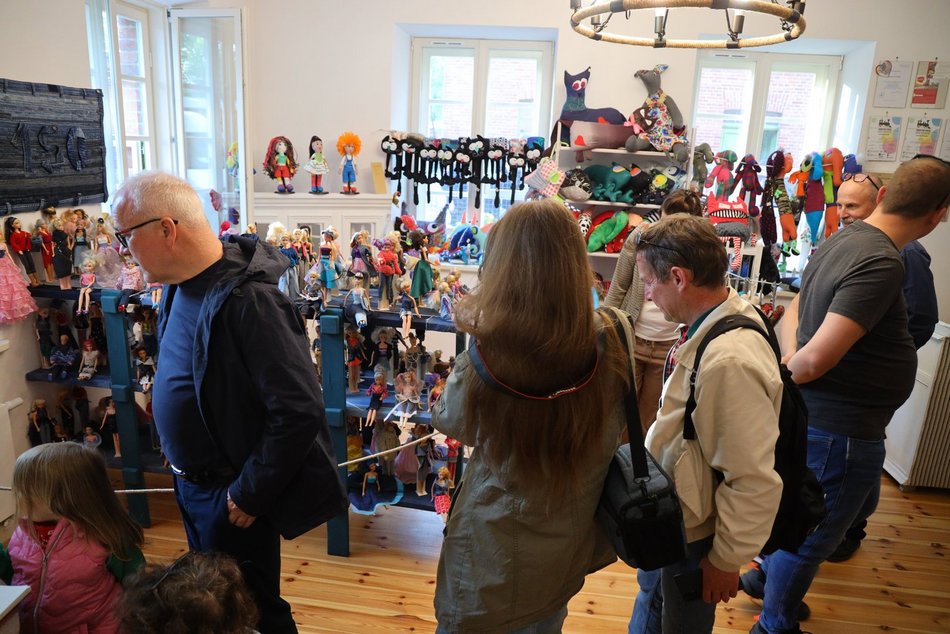 Zwiedzający podczas Nocy Muzeów 2023 w Łodzi