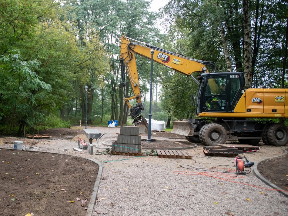 Budowa ronda dla rowerzystów w parku Nad Jasieniem