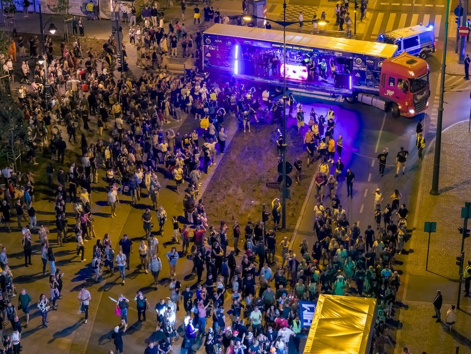 Łódź. To dopiero widok! Największy pochód w historii Parady Wolności w Łodzi z lotu ptaka!