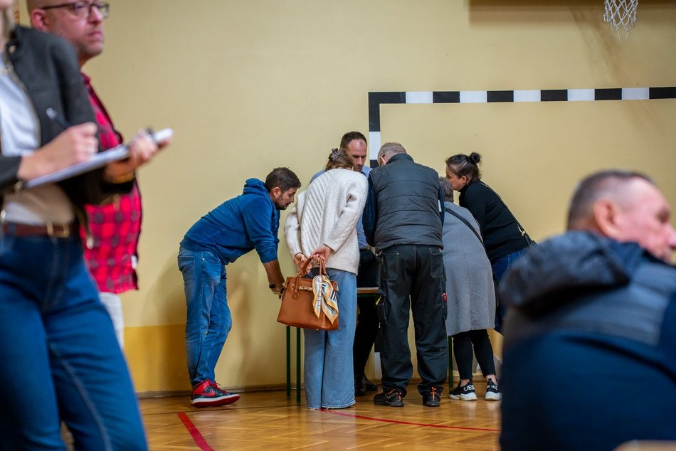 Łódź. Spotkanie o remontach dróg na Chojnach i Dąbrowie. Po raz kolejny wysoka frekwencja