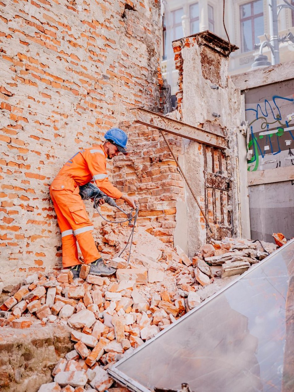 Łódź. „Dziura” przy Piotrkowskiej 58 w Łodzi znika na naszych oczach! Prace wystartowały!
