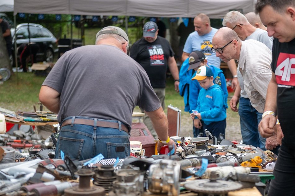 Łódź. Moto Weteran Bazar w Łodzi. Prawdziwy raj dla kolekcjonerów zabytkowych pojazdów