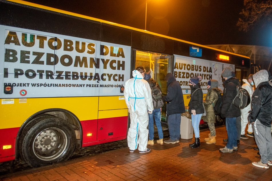 Autobus dla bezdomnych i potrzebujących w Łodzi