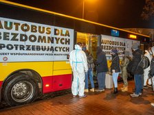 Autobus dla bezdomnych i potrzebujących w Łodzi