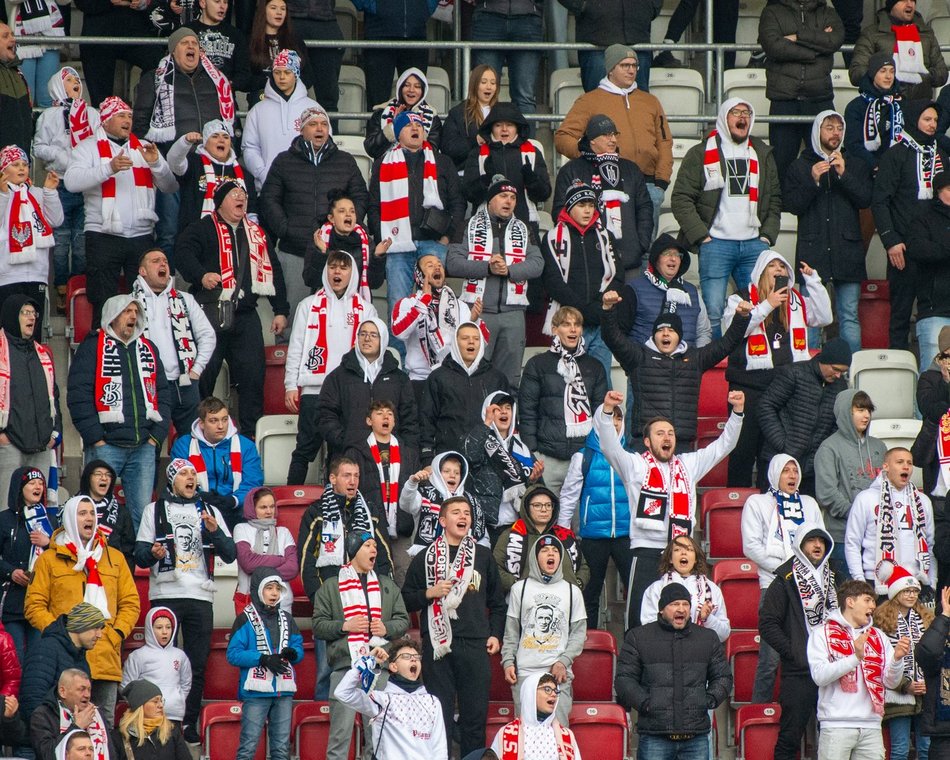 Kibice ŁKS Łódź na meczu z Rakowem Częstochowa