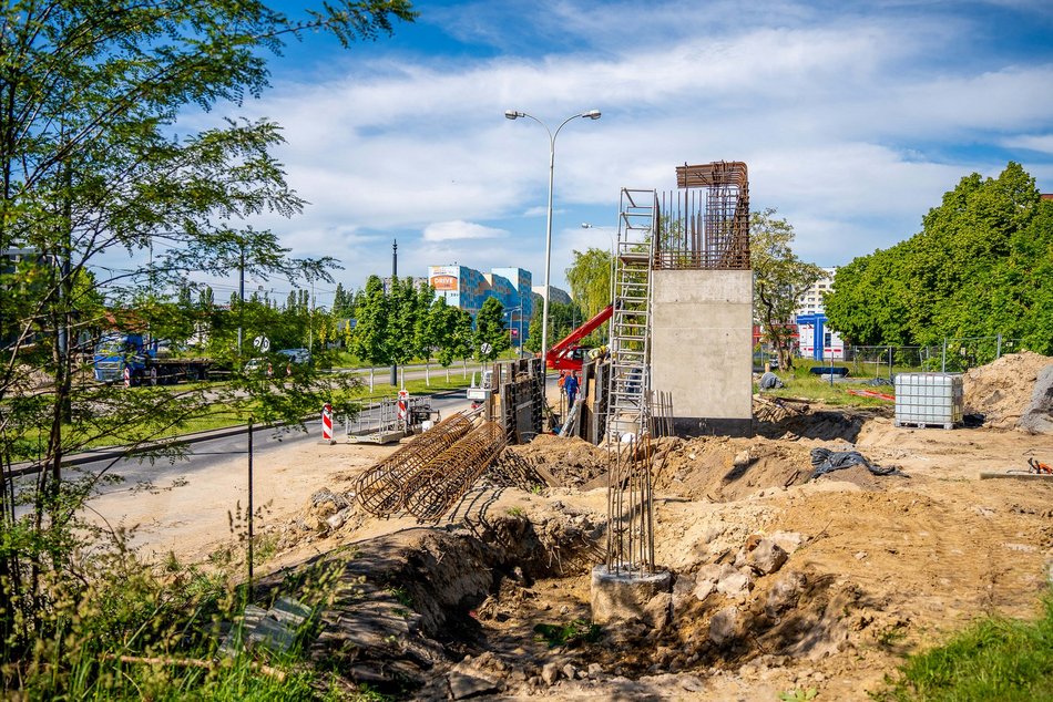 Budowa kładek nad Wyszyńskiego w Łodzi. Najnowsze postępy i zmiany w ruchu