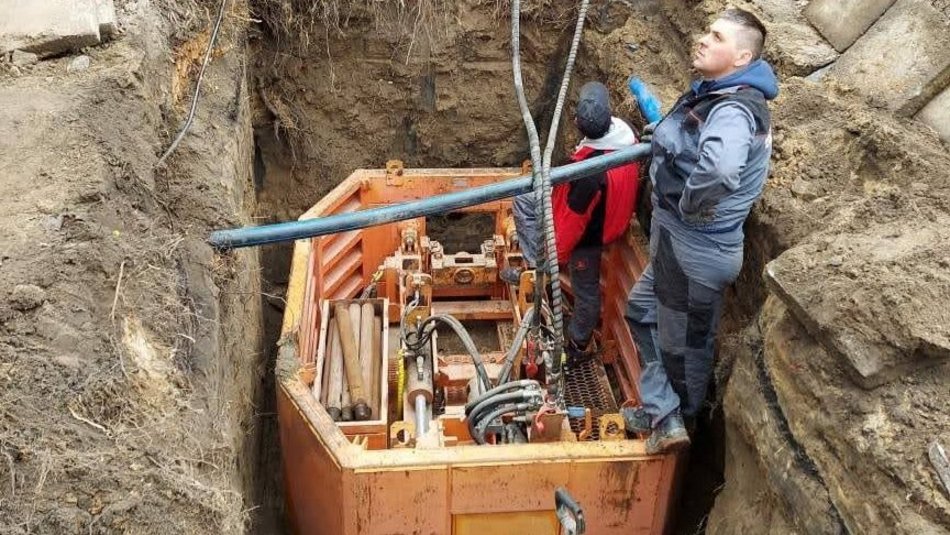 Łódź. Kraking przy remontach ulic w Łodzi. To podziemy potwór, który buduje wodociągi!