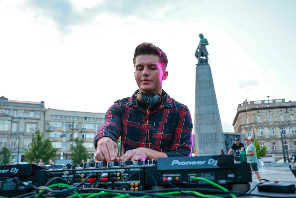 Łódź. Lato w Łodzi pełne atrakcji! Geyer Music Facotry,TME Polówka, Stand-up na Piotrkowskiej