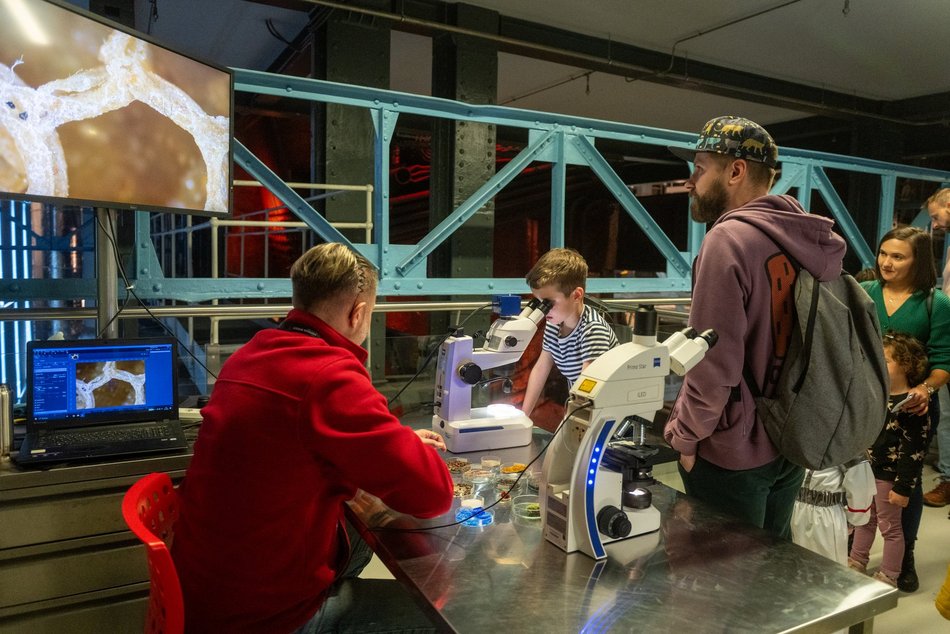 Łódź. Sławosz Uznański-Wiśniewski w EC1 Łódź. Tłumy łodzian na spotkaniu z astronautą
