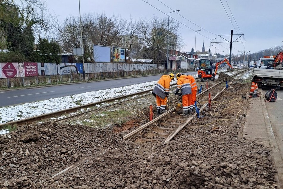 MPK Łódź: Naprawa torowiska na Rzgowskiej potrwa dłużej