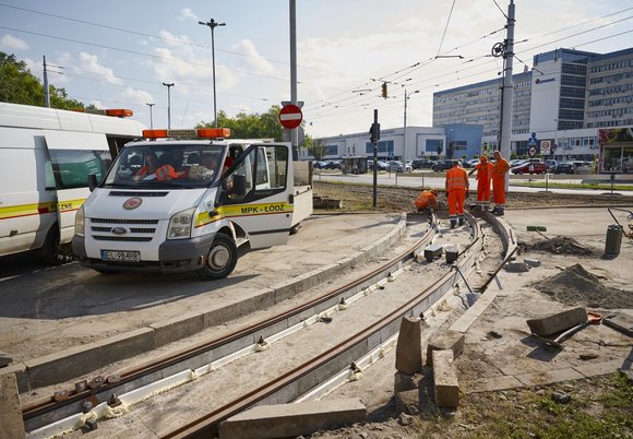 Prace przy torowisku na rondzie Lotników Lwowskich