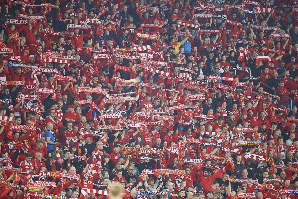 Kibice Widzewa Łódź na trybunach podczas meczu z Górnikiem Zabrze