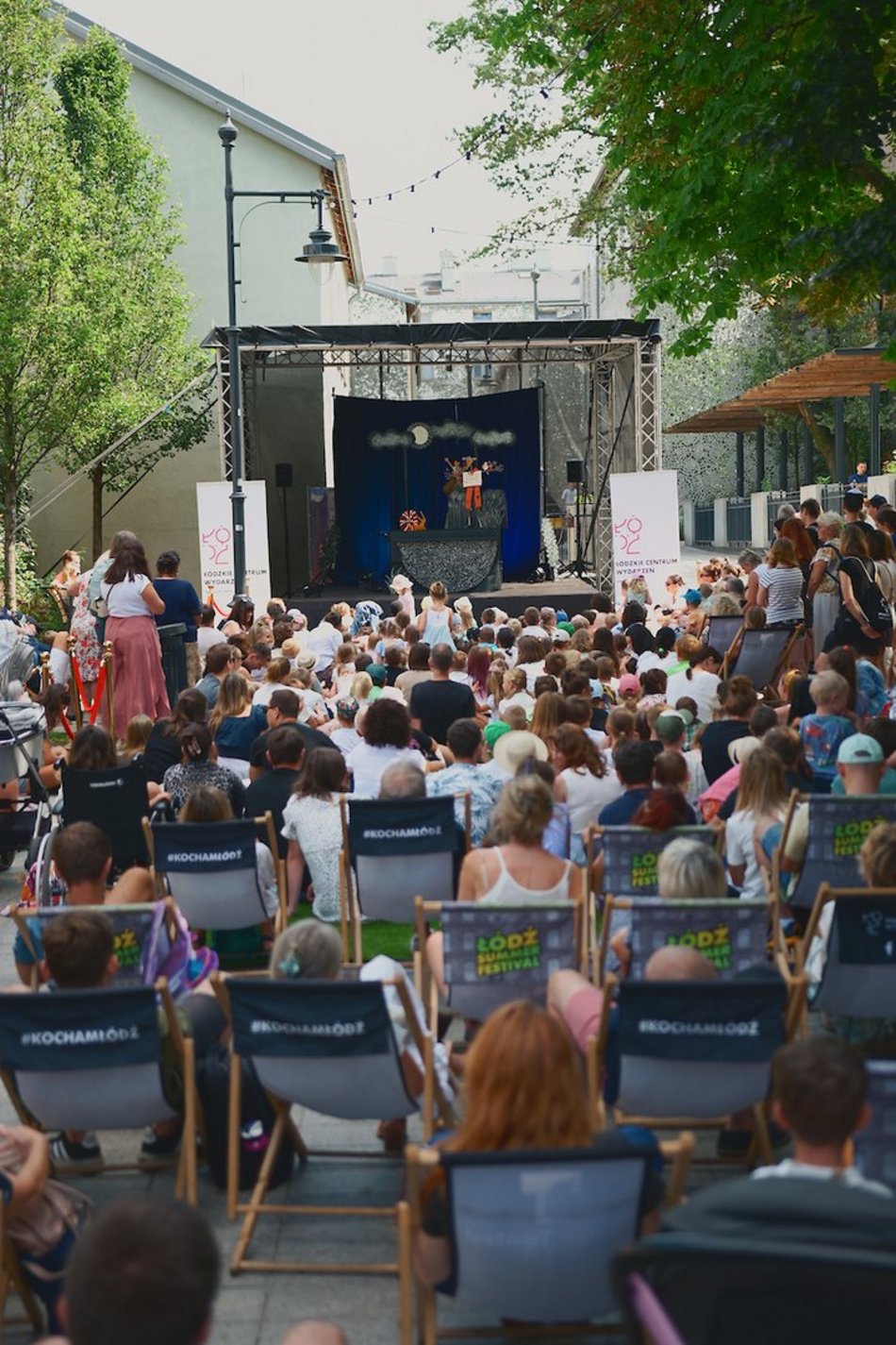 Łódź. Baśniowa Piotrkowska w Łodzi. Magiczny teatr zachwycił najmłodszych widzów