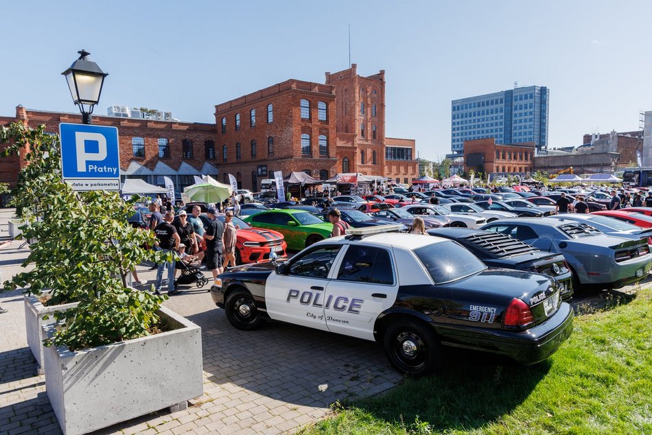 Łódź. Zlot amerykańskich samochodów w Łodzi. Prawdziwe perły motoryzacji