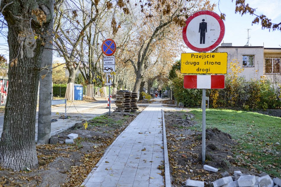 Remont Zelwerowicza. Są już pierwsze chodniki i zjazdy do posesji
