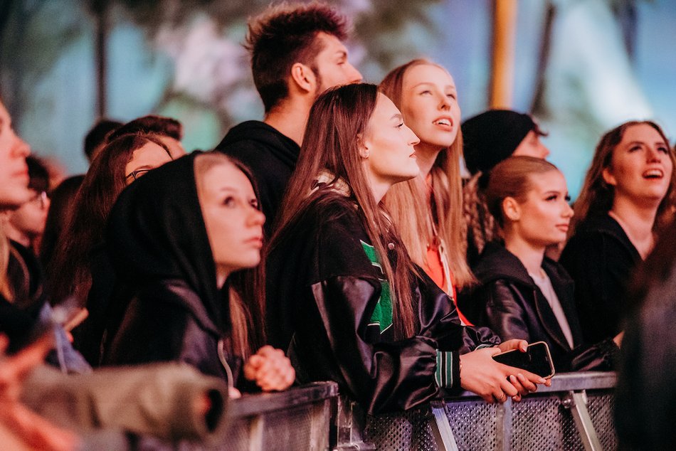 Łódź. Juwenalia 2025 w Łodzi. Pierwsze koncerty na Lumumbowie przyciągnęły tłumy