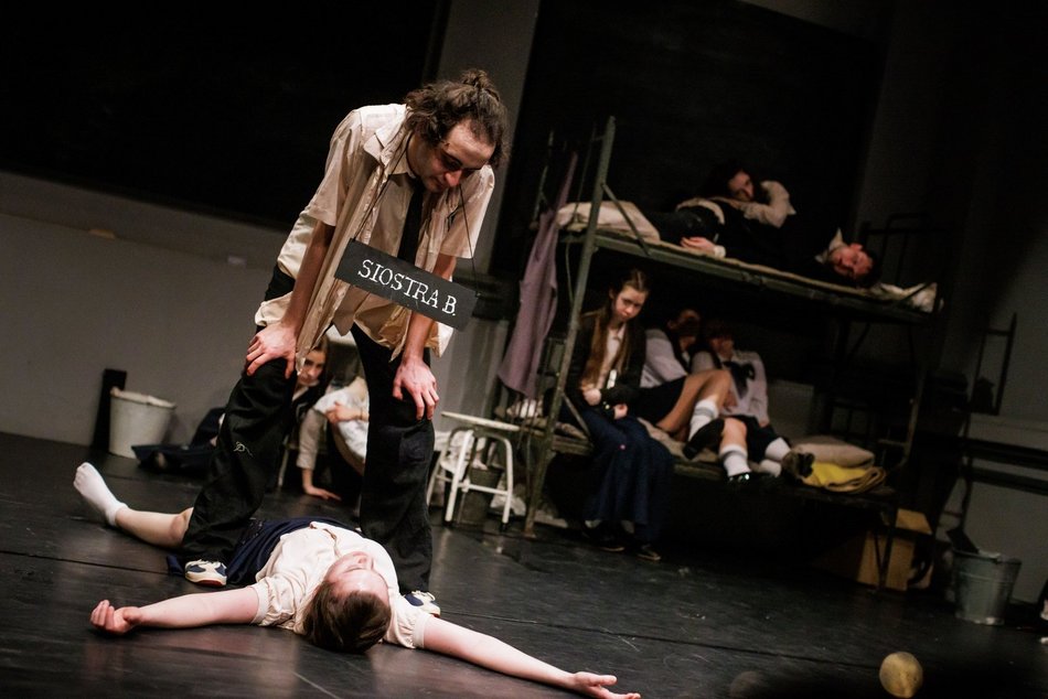 „Bękarty Bernadetty” w Teatrze Pinokio w Łodzi. Wstrząsająca historia z ośrodka sióstr boromeuszek