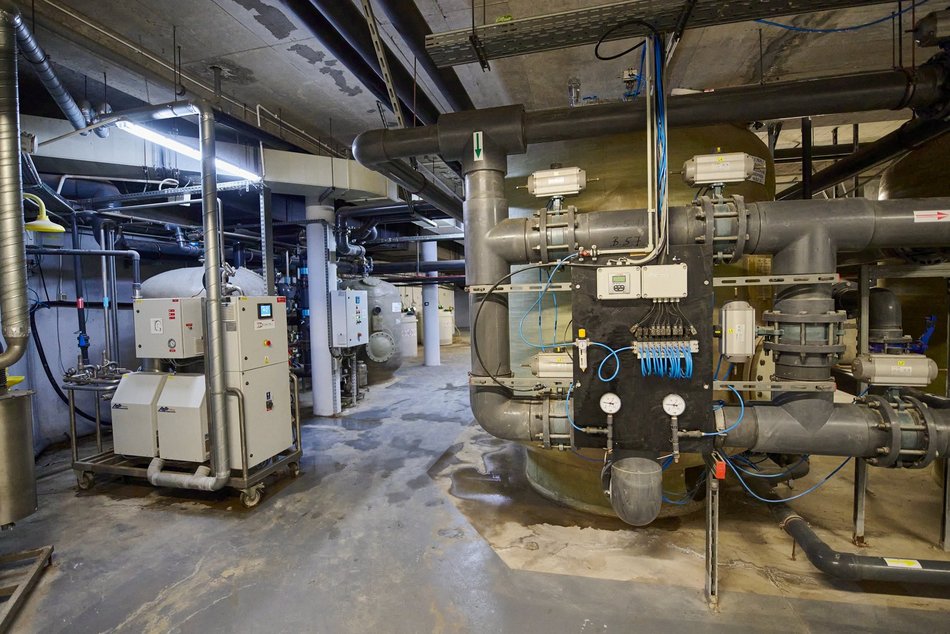 Łodzianie podczas Nocy Muzeów Łódź 2024 zobaczyli podbasenie i strefę filtracji Aquaparku Fala