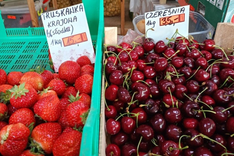 Cena truskawek, czereśni i borówek na rynkach w Łodzi