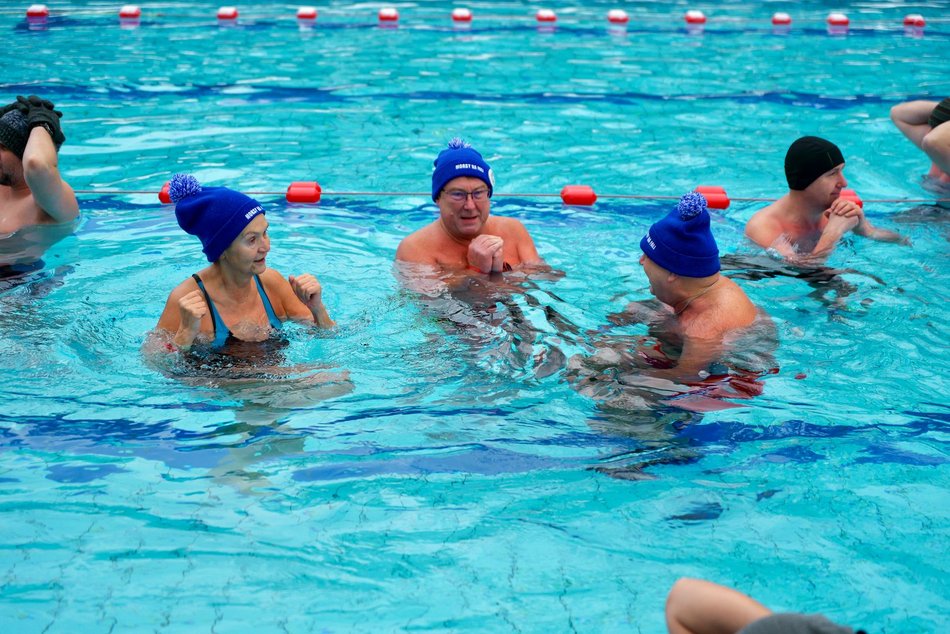 Łódź. Morsowanie w Aquaparku Fala