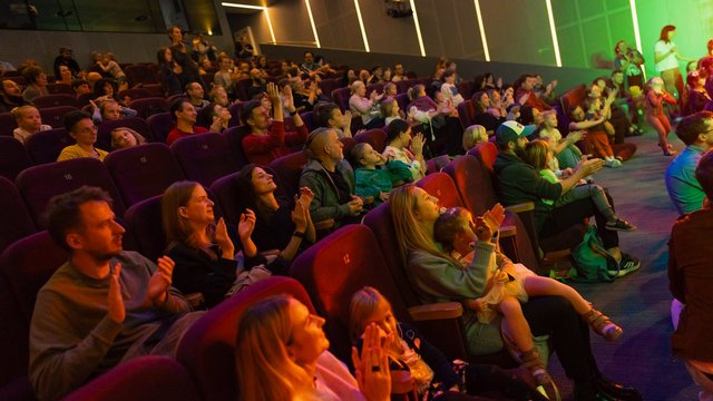 Świętowanie w Centrum Dialogu w Łodzi. Tradycje bożonarodzeniowe, kolędowanie, smakowanie kutii