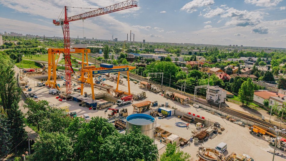 Kolej Dużych Prędkości w Łodzi. Gigantyczne suwnice stanęły na Retkini!