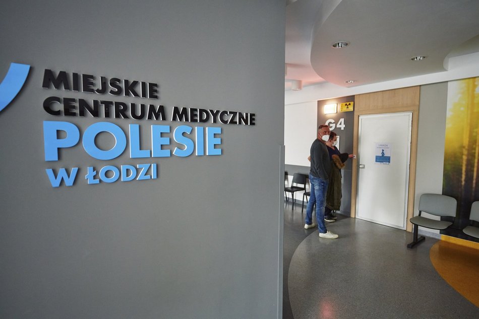 Łódź. Dofinansowanie dla MCM Polesie w Łodzi. Nowy sprzęt i podjazd dla wózków w przychodni Wileńska